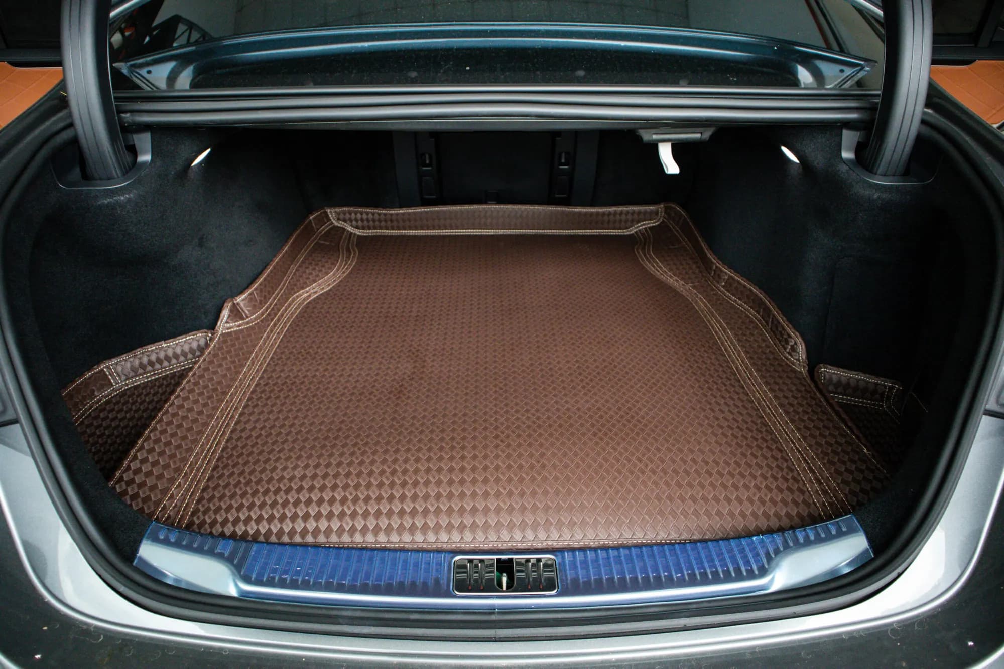 Mercedes S-Class boot lined with a brown 3D mat