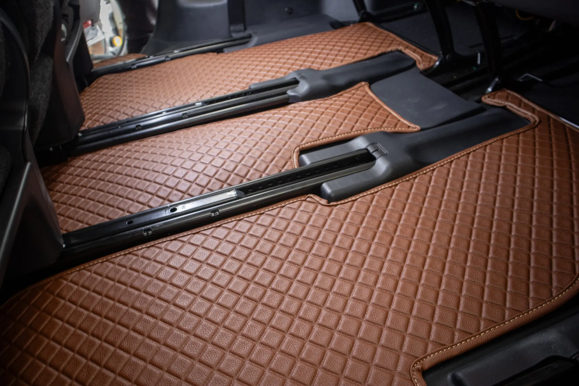 Seven-seater floor rails with a tan 3D car mat