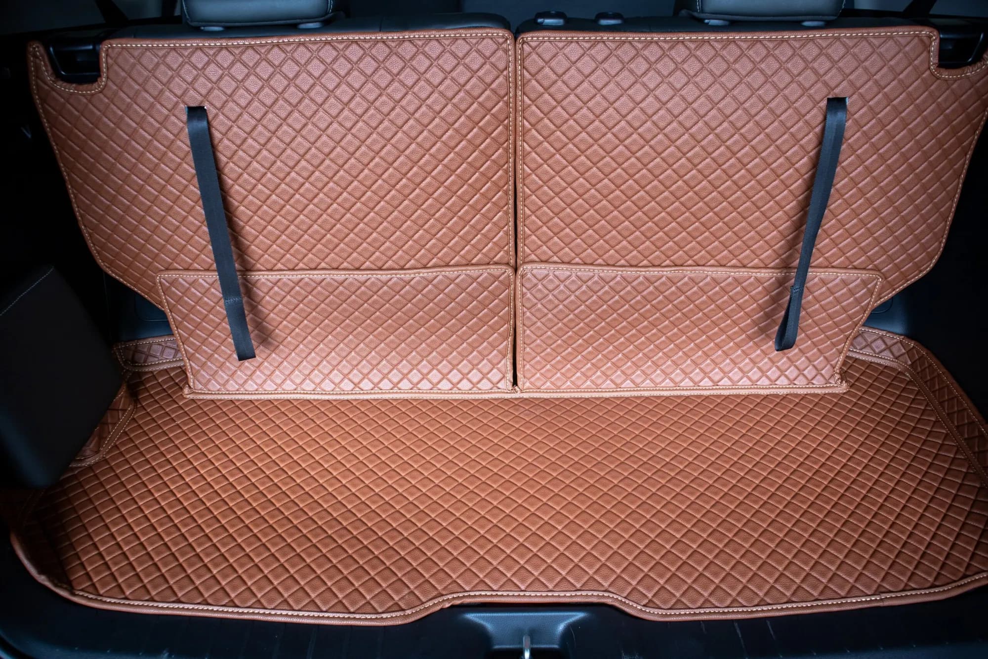 Seven-seater boot and seat backs covered in tan 3D mats