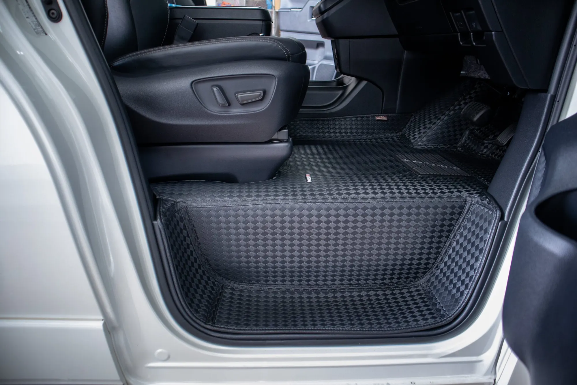 Large MPV side step with a black 3D car mat