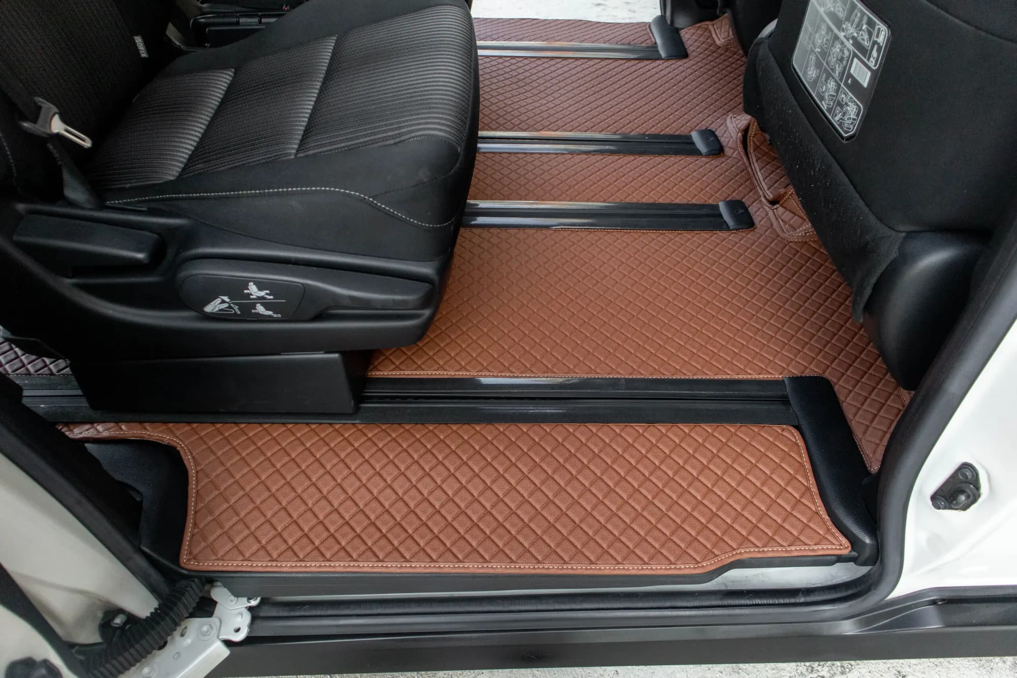 Small MPV walkway and side step with brown 3D car mats