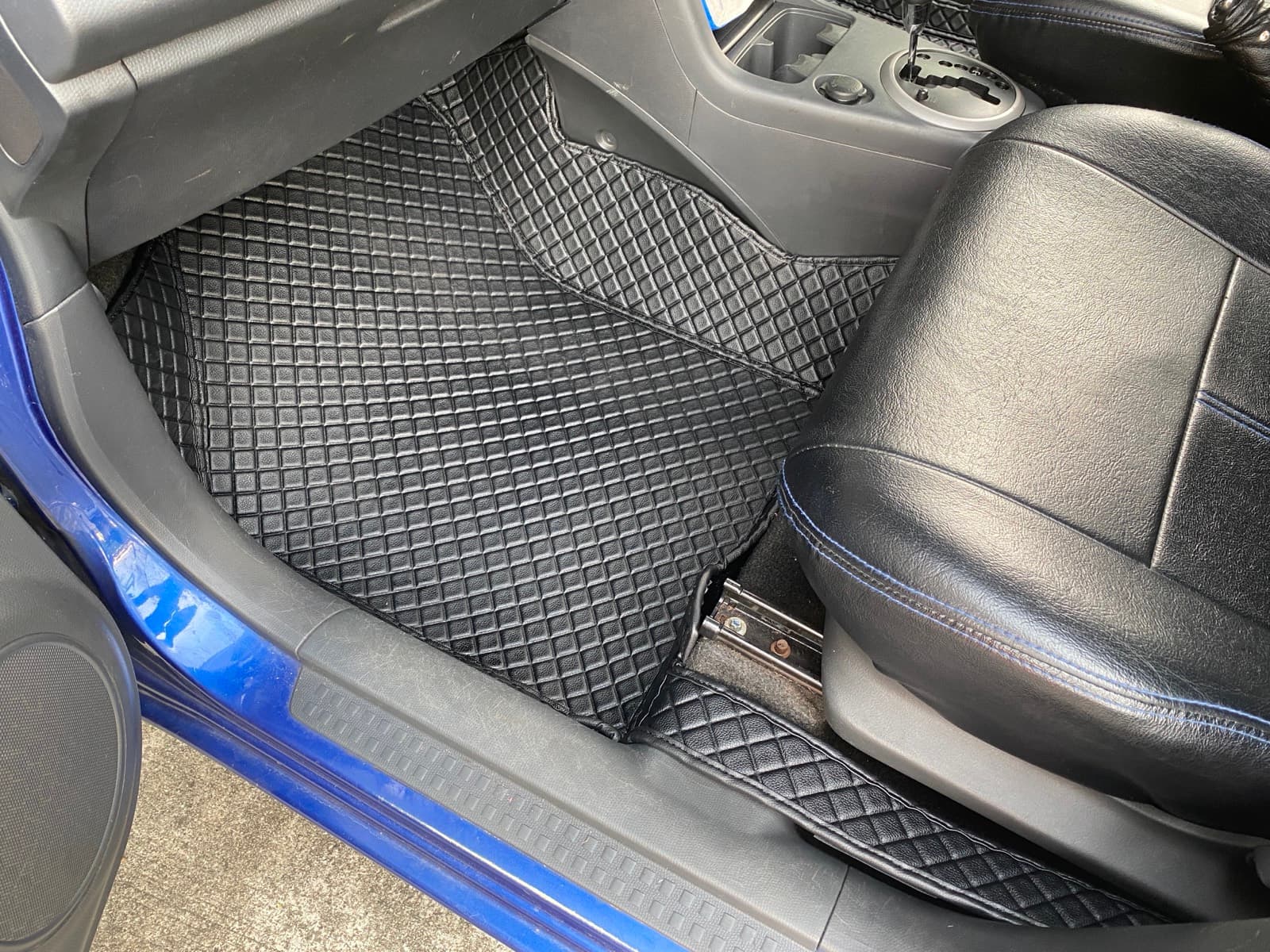 Suzuki Swift with Ottoman custom-fit seat covers and 3D car mats