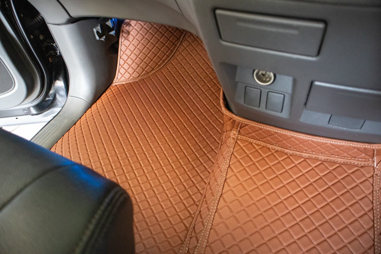 Toyota Estima with Ottoman custom-fit seat covers and 3D car mats