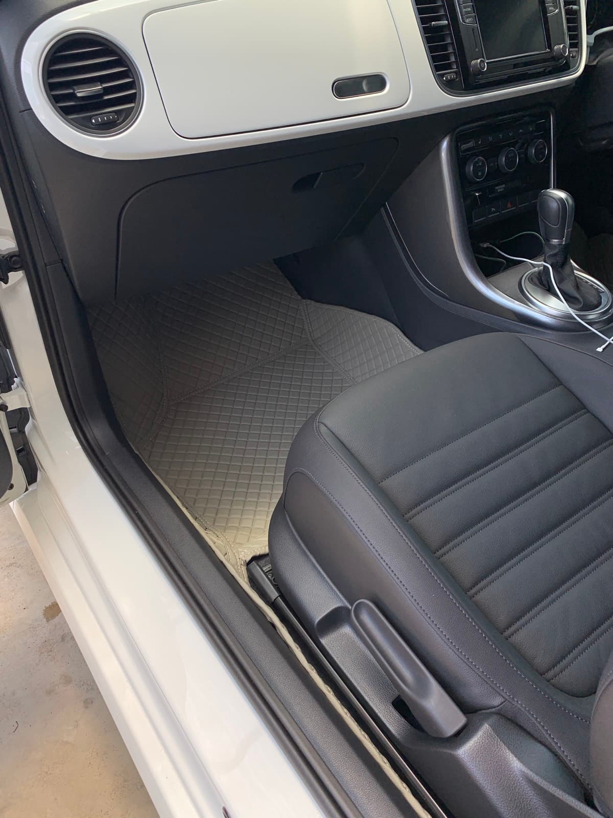 Volkswagen Beetle with Ottoman custom-fit seat covers and 3D car mats
