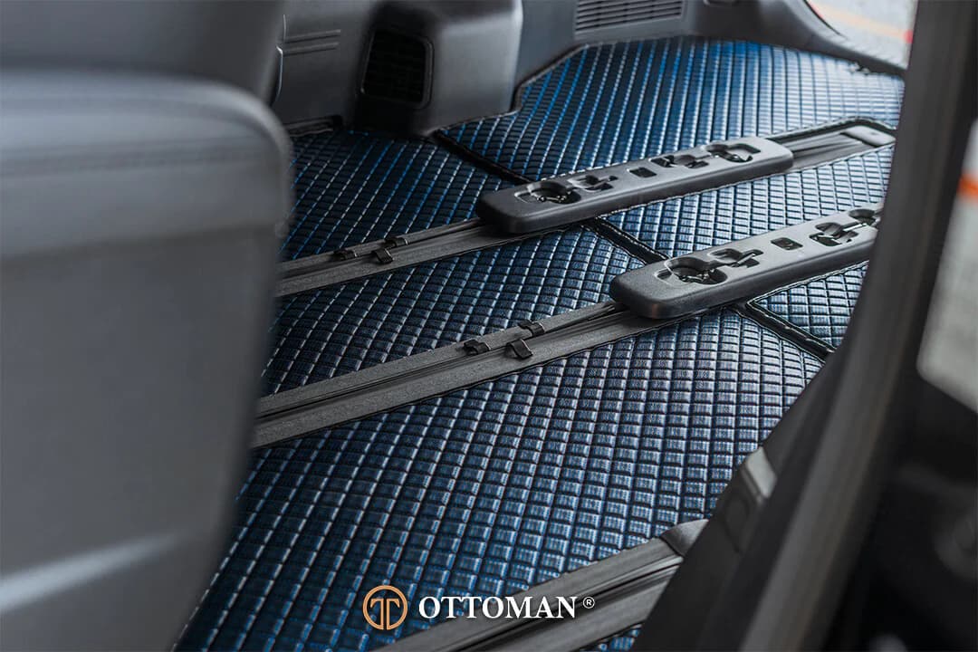 Third-row floor fitted with Galaxy Series 3D car mats in Blue