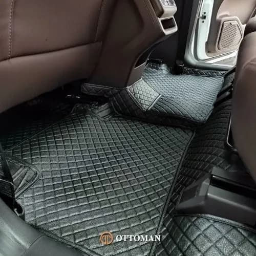 Chery Tiggo 8 fitted with Classic Black 3D car mats