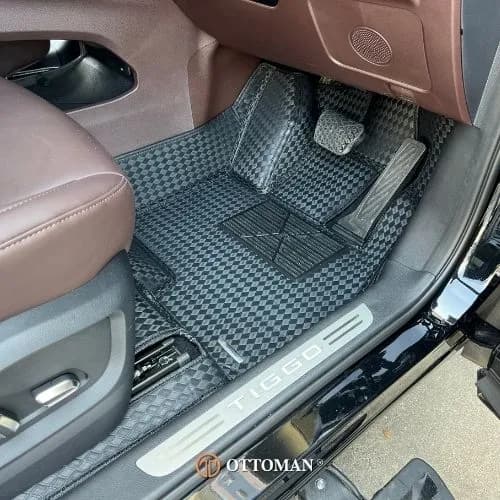 Chery Tiggo 8 fitted with Titanium Black 3D car mats
