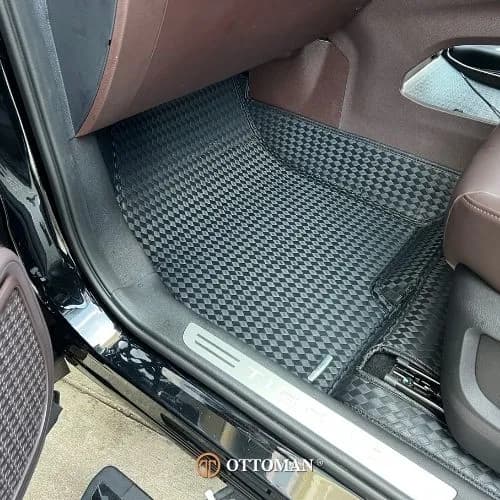 Chery Tiggo 8 fitted with Titanium Black 3D car mats