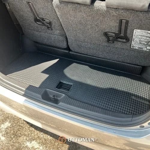 Toyota Estima Ottoman — real install