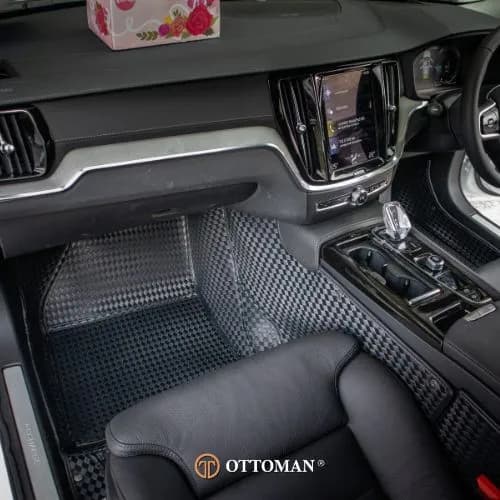 Volvo V60 Recharge Titanium Series Black — real install