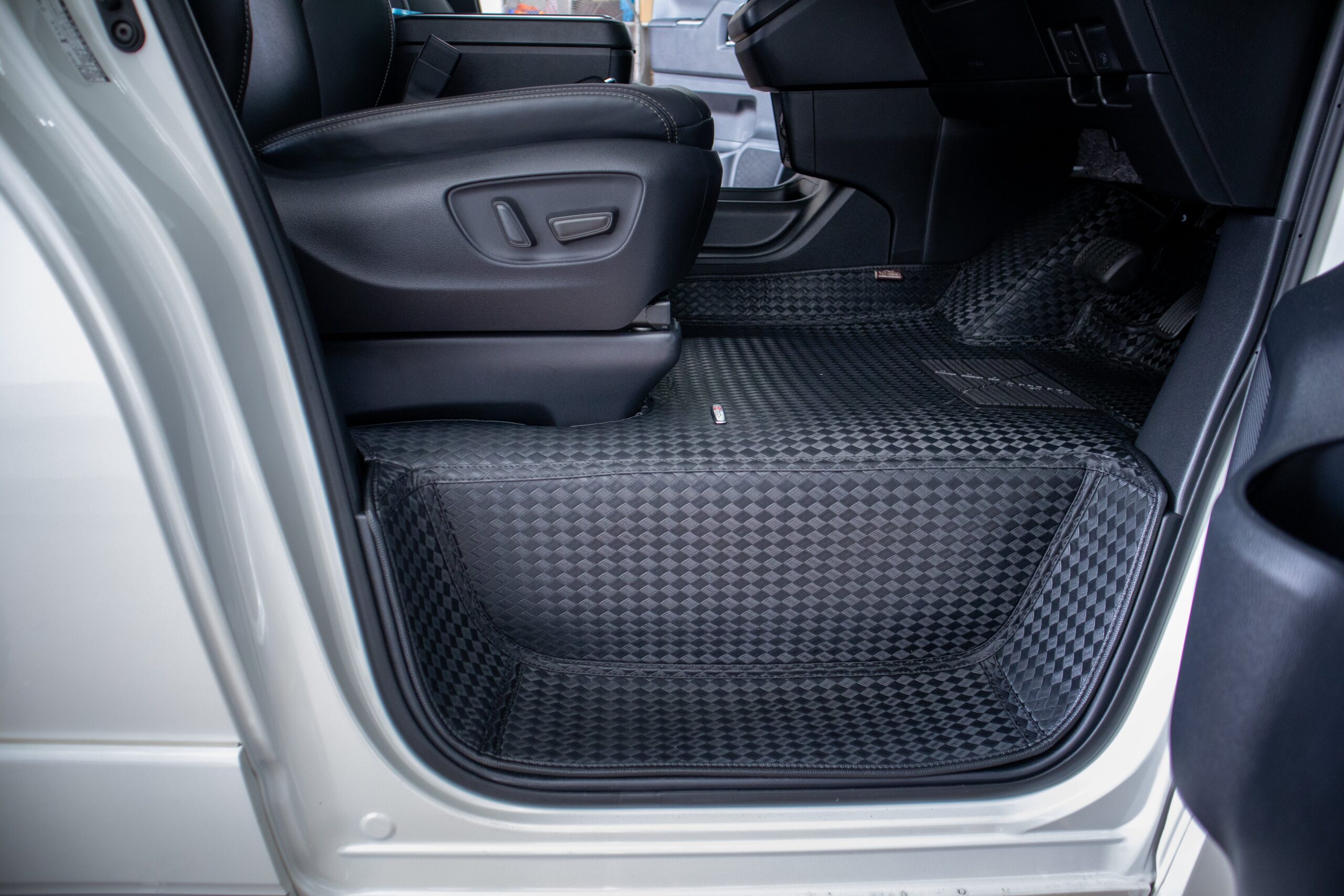 Large Size MPV Gallery 2
