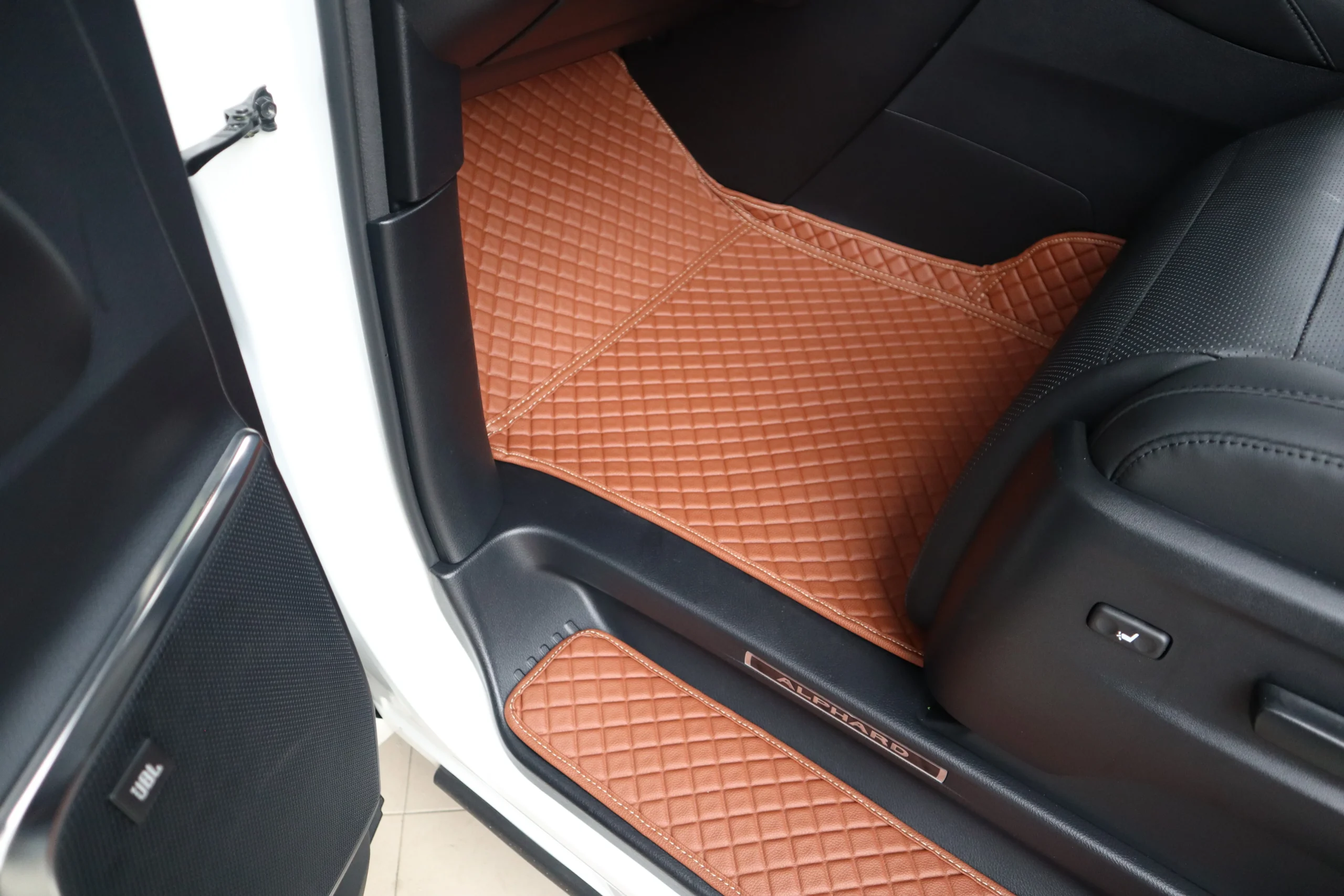 Ottoman_Car_Mat_MPV_Normal_Side_Step_3_Desktop