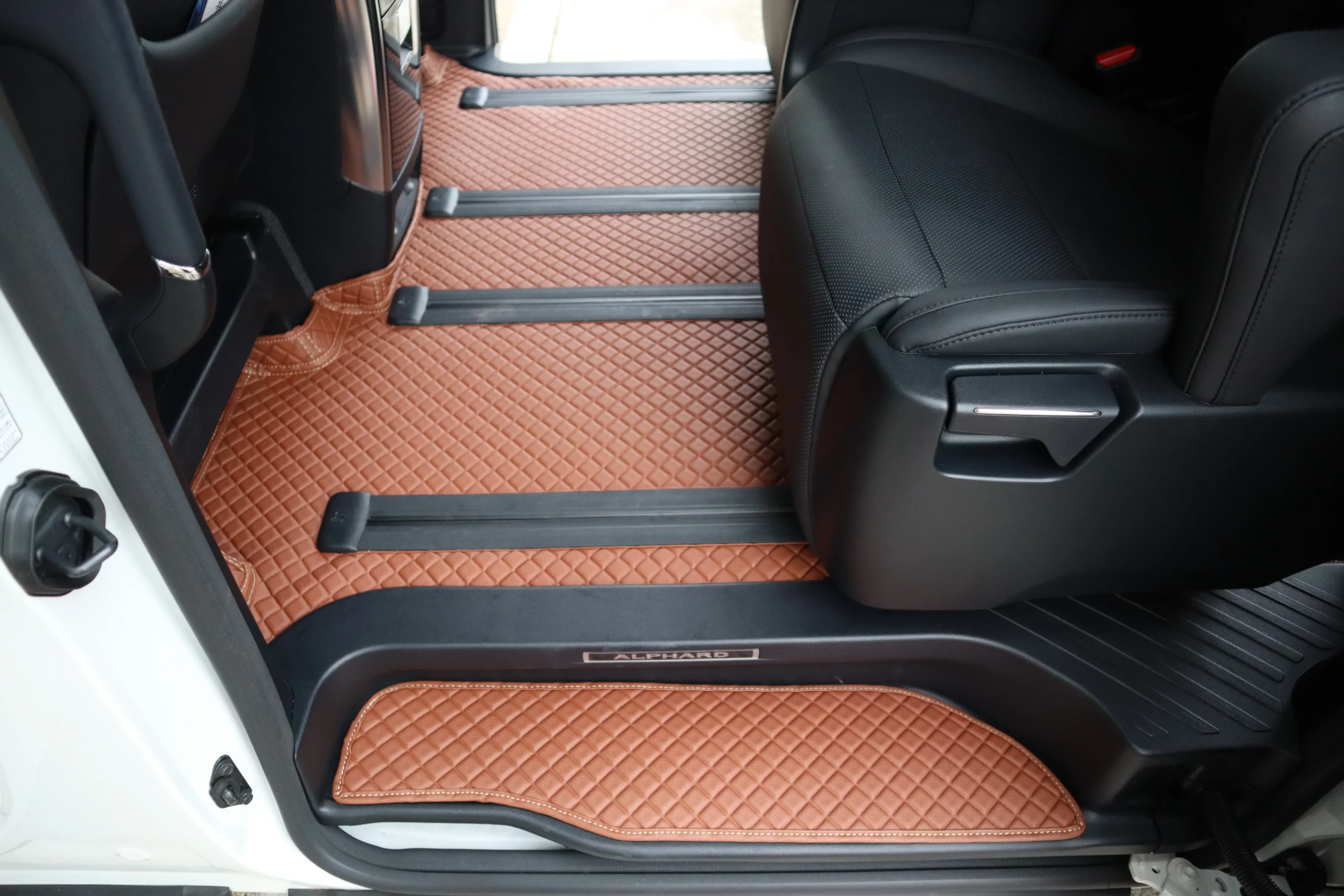 Ottoman_Car_Mat_MPV_Normal_Side_Step_4_Desktop
